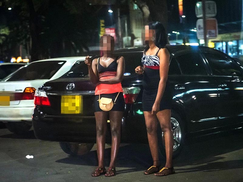 Hookers in Nairobi behind a car